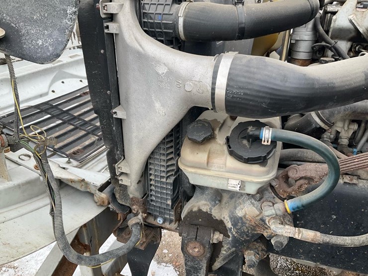 2005-freightliner-m2-106-image-60