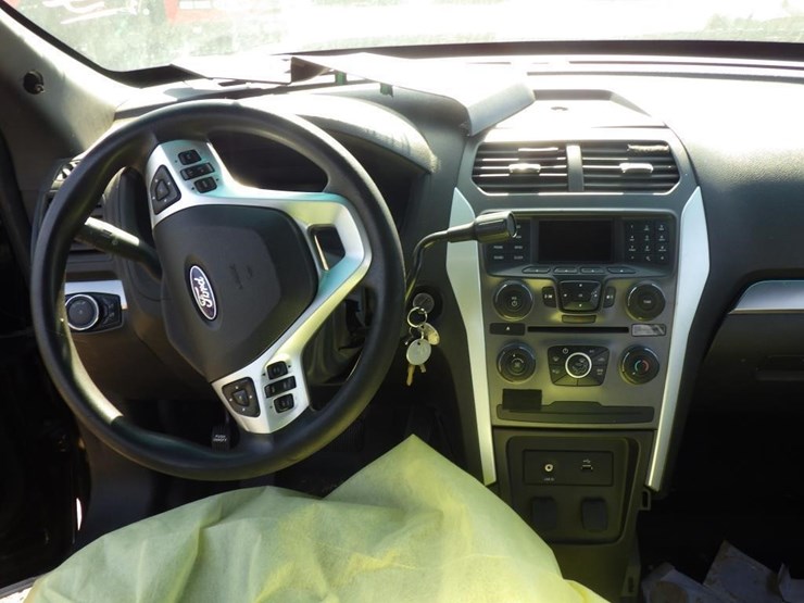 2015-ford-explorer-image-9