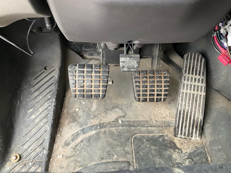 2005-freightliner-m2-106-image-84