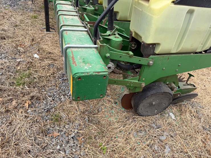 john-deere-12-image-60