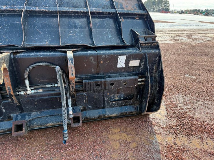 caterpillar-120-image-11