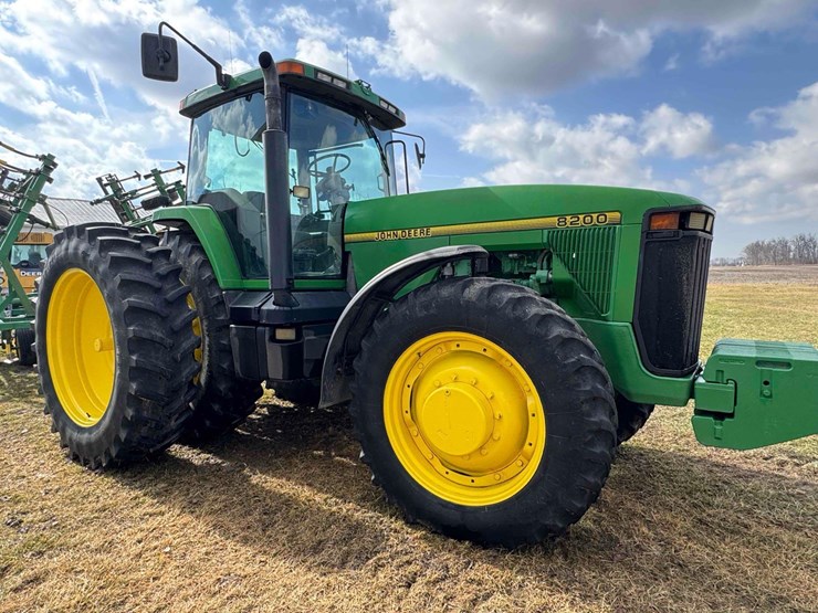 1995-john-deere-8200-image-13