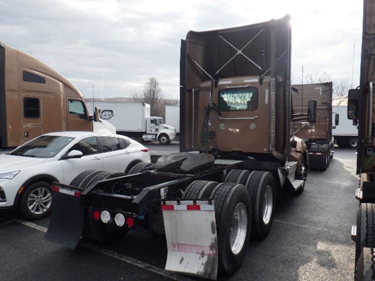 2022-kenworth-t680-image-8