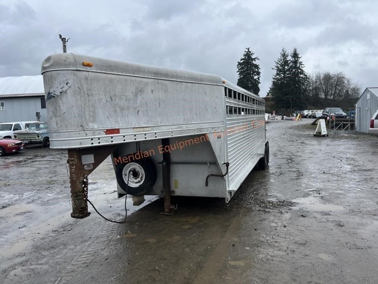 1996-featherlite-8120-image-16