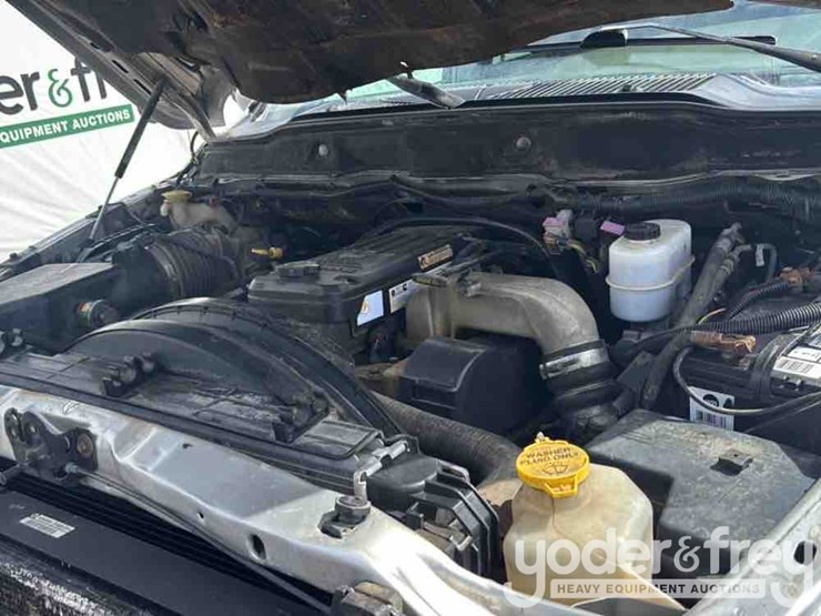 2004-dodge-ram-3500-image-36