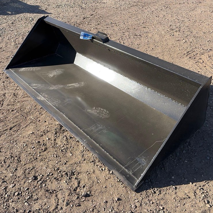 QT Bucket with Blade