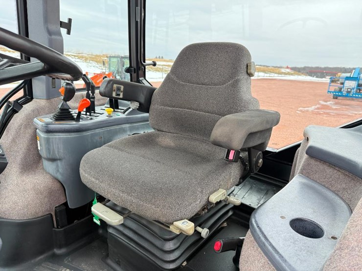 new-holland-8770-image-49