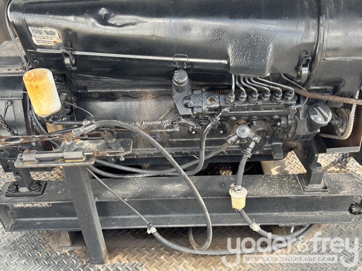 2009-ford-750-image-32