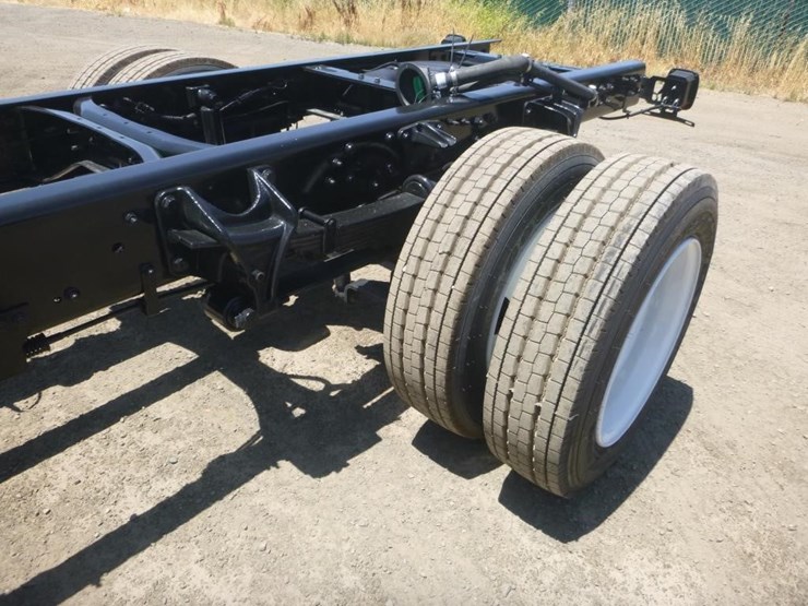 2023-chevrolet-silverado-5500hd-image-23