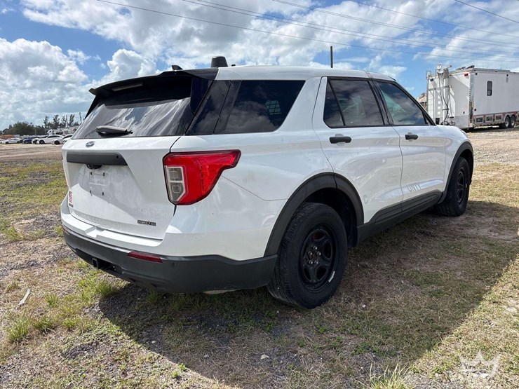 2020-ford-explorer-image-3