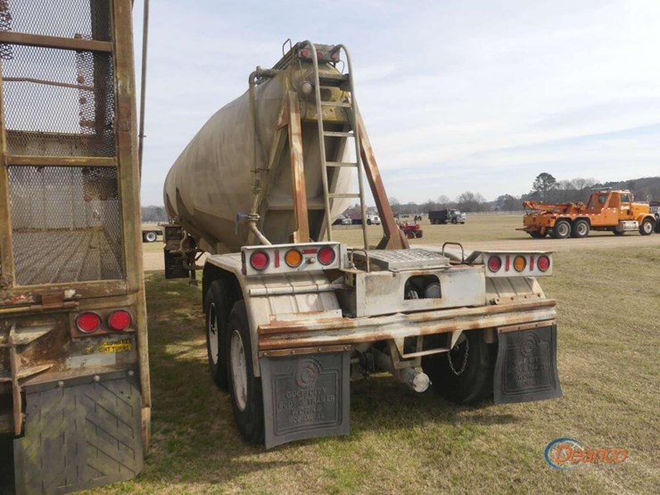 1988-j-&-l-pneumatic-dry-bulk-trailer,-s/n-1j9p4at28j2001073:-t/a,-model-100tl,-3-pod,-alum.,-1040-cu-ft-cap.-image-3