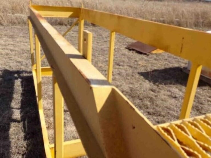 metal-steps-platform,-no-floor,-18'-l,-40"-w-image-4