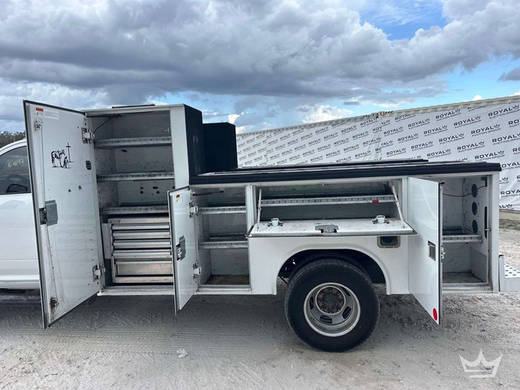 2019-dodge-3500-image-18