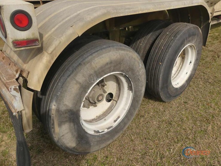 1988-j-&-l-pneumatic-dry-bulk-trailer,-s/n-1j9p4at28j2001073:-t/a,-model-100tl,-3-pod,-alum.,-1040-cu-ft-cap.-image-4