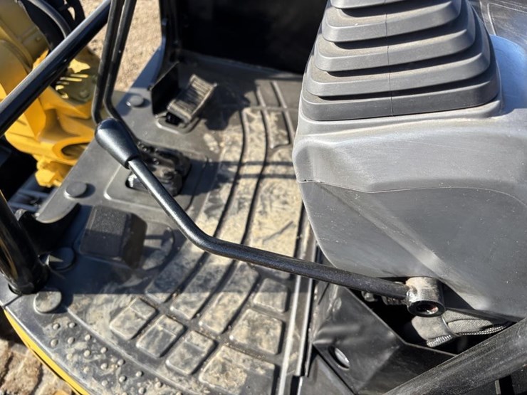 caterpillar-303.5-image-27