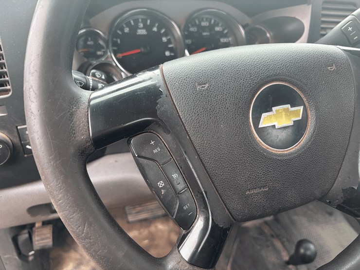 2013-chevrolet-silverado-2500hd-image-16