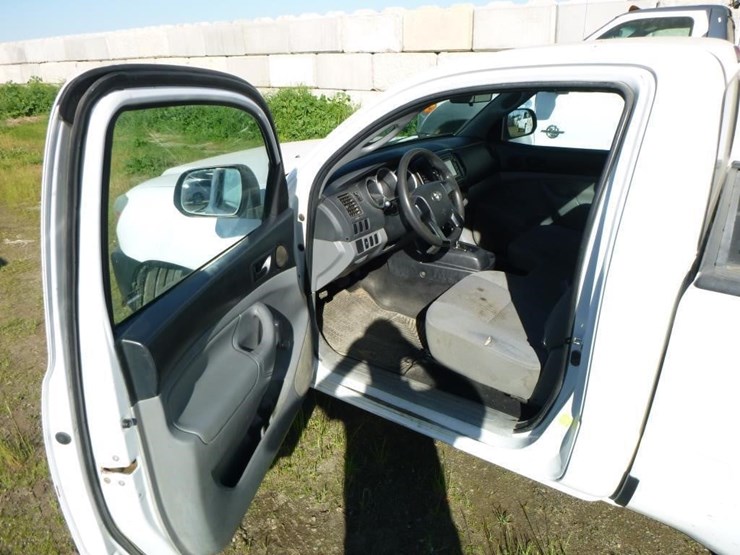 2014-toyota-tacoma-image-6