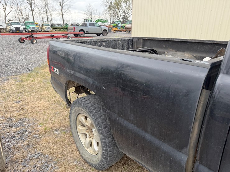 2005-chevrolet-silverado-1500-image-32