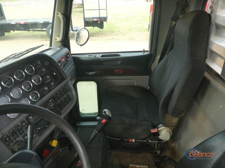 2020-peterbilt-389-image-16