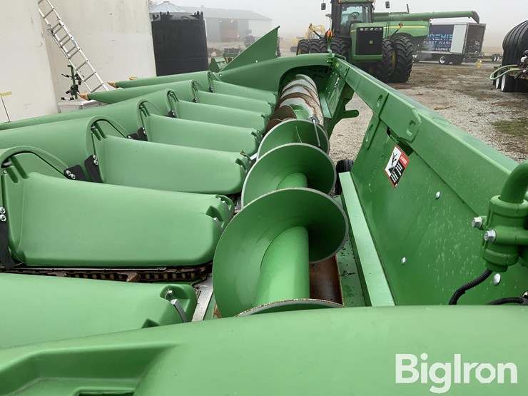 2019-john-deere-708c-image-13