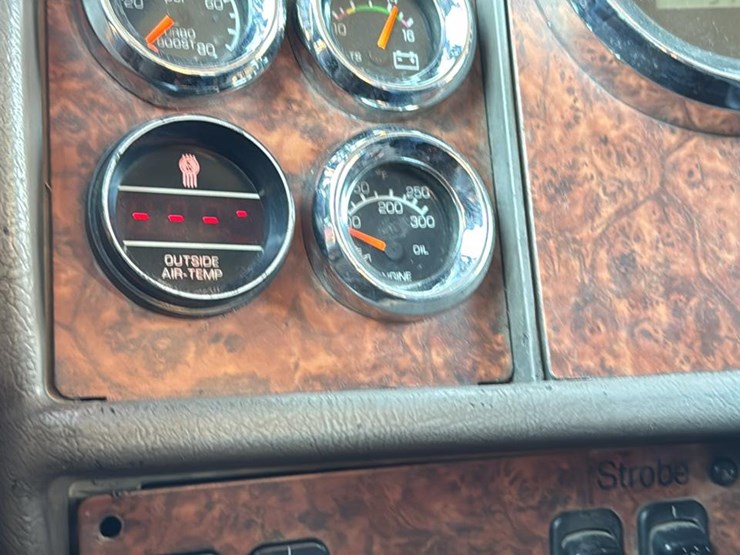 2005-kenworth-t800-image-68