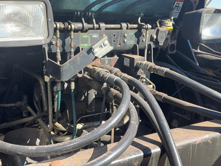 2007-new-holland-tv145-image-22