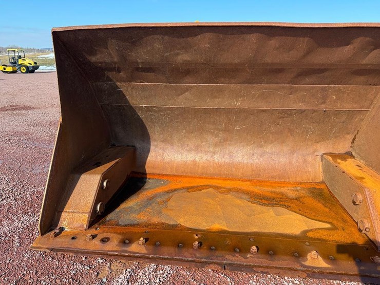 caterpillar-120-image-9