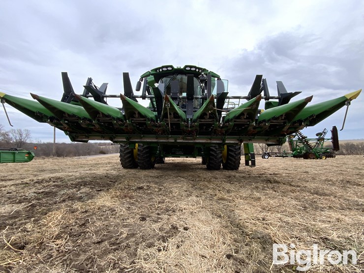 2024-john-deere-c8r-image-9