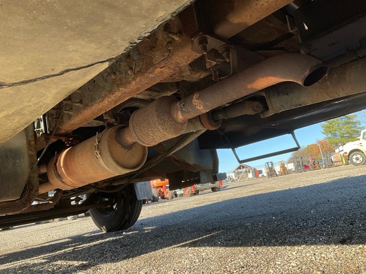 2004-gmc-topkick-image-27