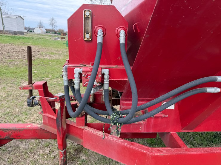 #41020-•-chandler-equipmen-17'-pull-type-spreader-image-28