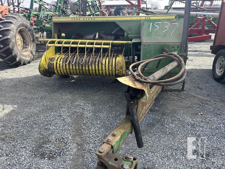 john-deere-336-image-4