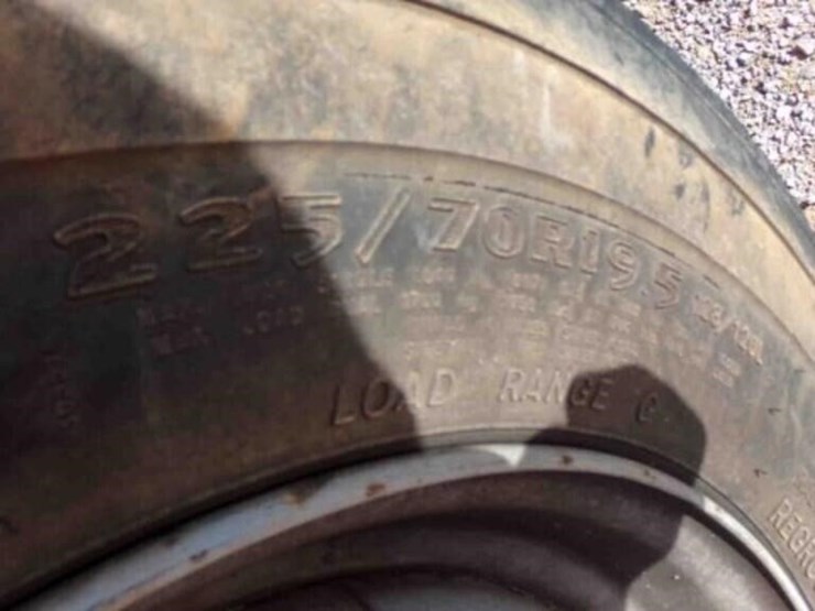 2002-chevrolet-3500-image-8