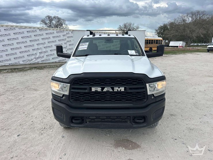 2019-dodge-3500-image-25