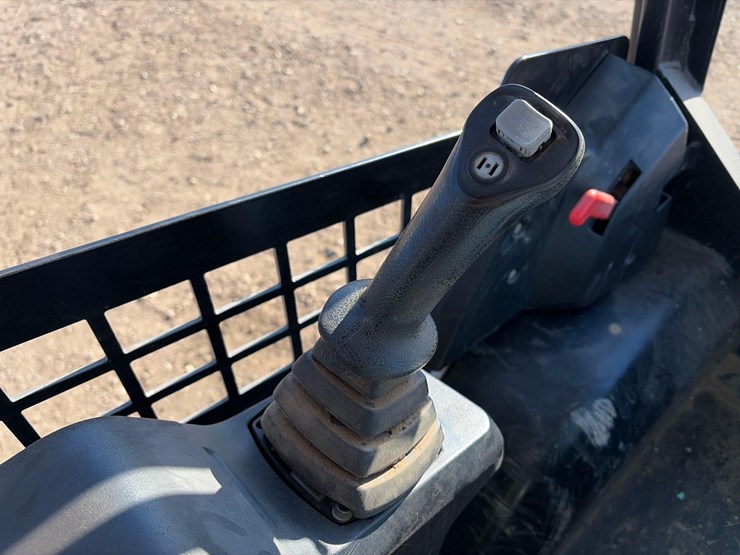 2016-jcb-135-image-20