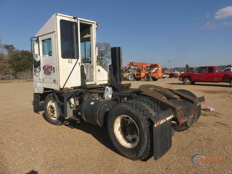 2009-kalmar-4x2-yard-jockey,-s/n-323464-(inoperable---no-title---bill-of-sale-only):-s/a,-bad-engine-image-3