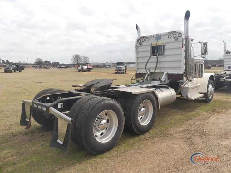 2019-peterbilt-389-image-2
