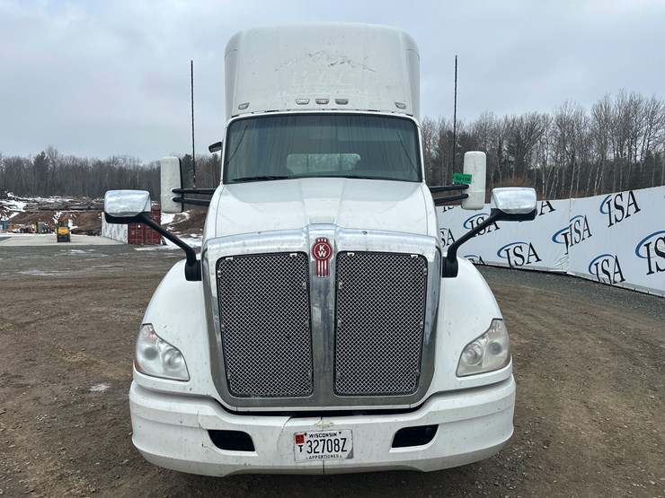 2017-kenworth-t680-image-8