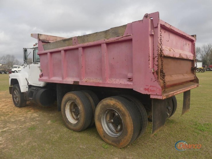 1981-mack-r686st-image-3