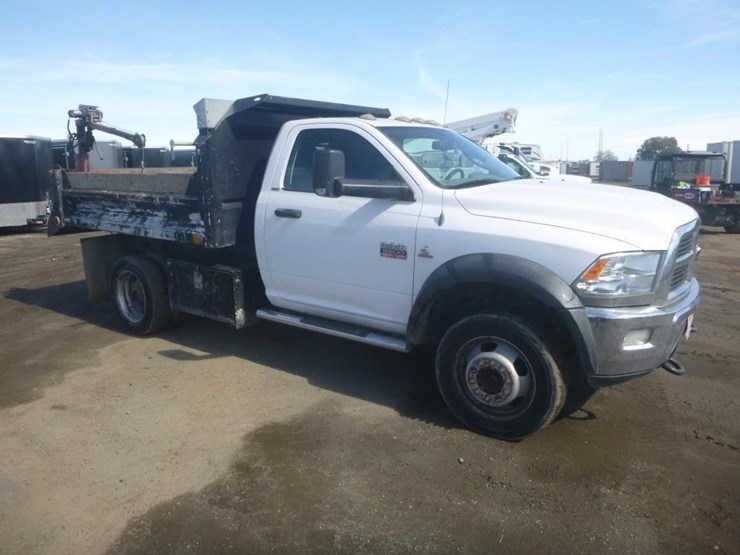 2012-dodge-ram-5500-image-2