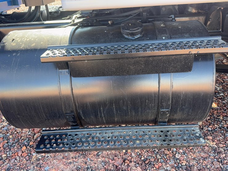 1995-international-8100-image-23