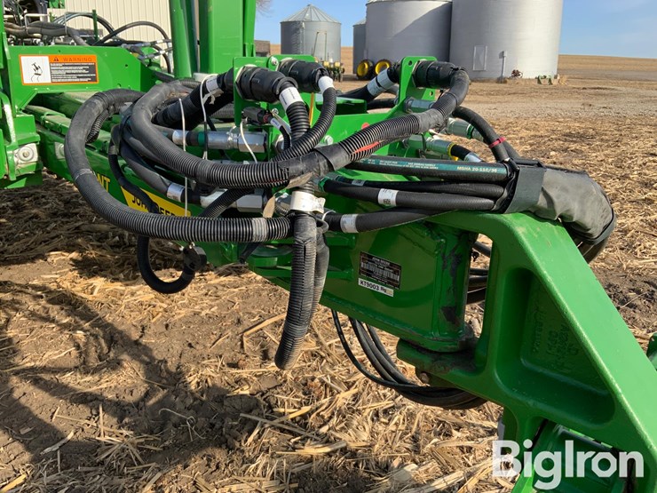 2022-john-deere-1775nt-image-16