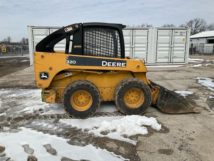 2004-john-deere-320-image-6