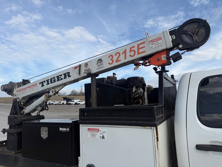 2014-chevrolet-3500-image-13