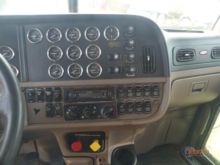 2012-peterbilt-389-image-17