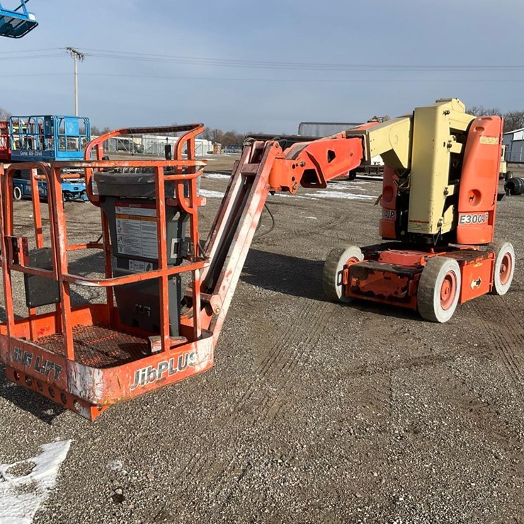 2000 JLG E300AJP