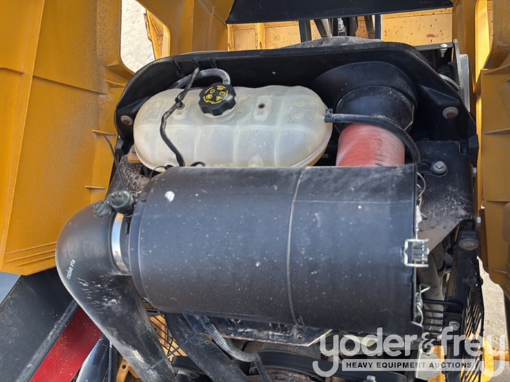 2019-deere-310l-image-40