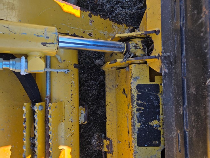 john-deere-325-image-13