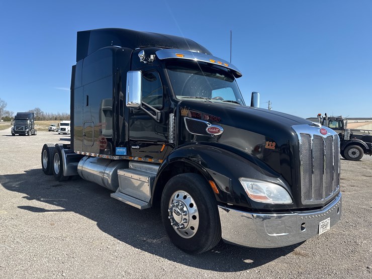 peterbilt-579-image-2