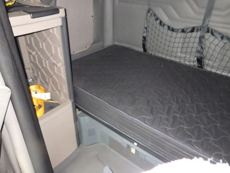 2016-freightliner-cascadia-125-image-22