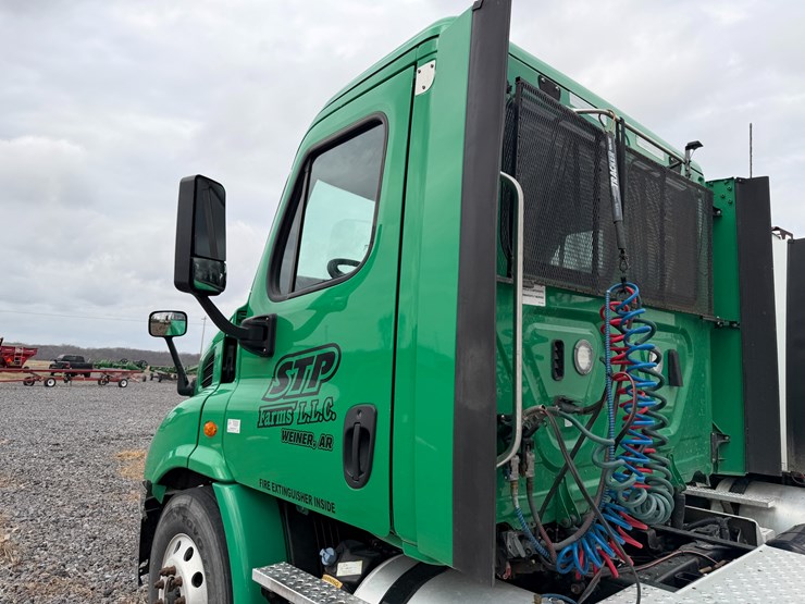 #40990-•-2019-freightliner-cascadia-s/a-daycab-truck-tractor-vin:-3akjgbdv5ksks6034-image-29